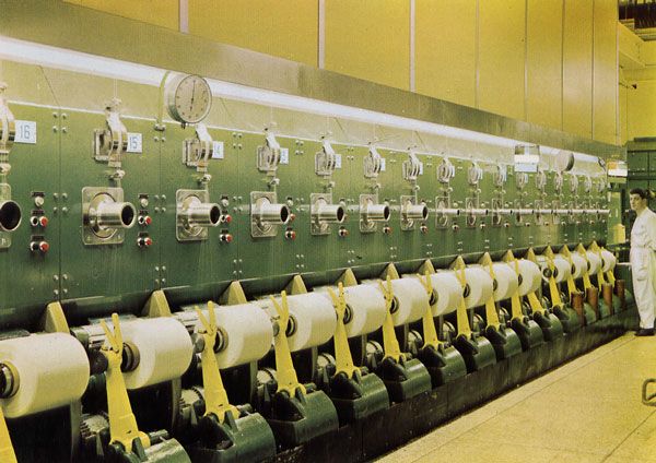 Cartes Postales Pop et  Kitsch des années 50, 70 et 70 - Pop and kitsch vintage postcards from the fifties, the sixties and the seventies : L'usine RHODIACETA de BESANCON
