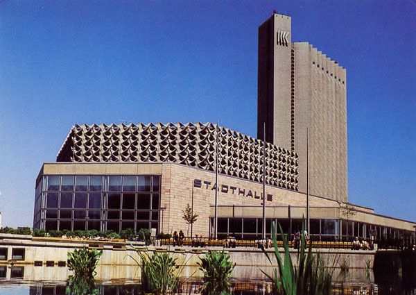 Cartes Postales Pop et  Kitsch des années 50, 70 et 70 - Pop and kitsch vintage postcards from the fifties, the sixties and the seventies : Karl-Marx-Stadt, Stadthalle (Palais de ville)