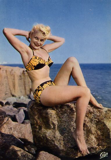 Cartes Postales Pop et  Kitsch des années 50, 70 et 70 - Pop and kitsch vintage postcards from the fifties, the sixties and the seventies : Beautés marines Babes on the beach