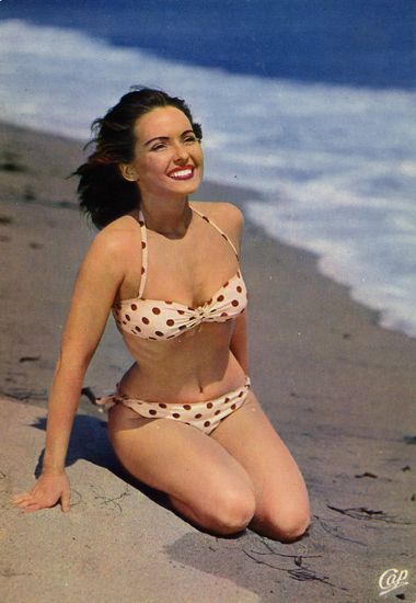 Cartes Postales Pop et  Kitsch des années 50, 70 et 70 - Pop and kitsch vintage postcards from the fifties, the sixties and the seventies : Beautés marines Babes on the beach