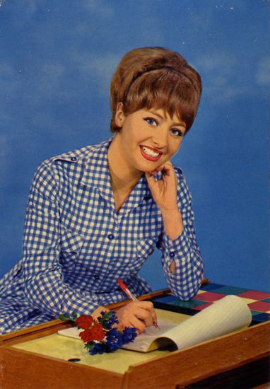 Cartes Postales Pop et  Kitsch des années 50, 70 et 70 - Pop and kitsch vintage postcards from the fifties, the sixties and the seventies : Femmes d'intérieur