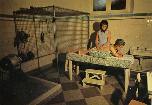 Cartes postales pop et kitsch des annéees 50, 70 et 70