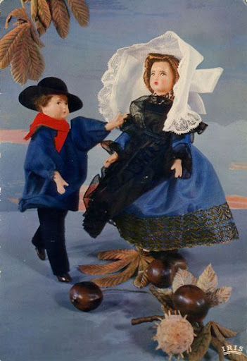 Cartes Postales Pop et Kitsch des années 50, 70 et 70 Regional Puppets / Poupées Régionales