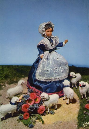 Cartes Postales Pop et Kitsch des années 50, 70 et 70 Regional Puppets / Poupées Régionales