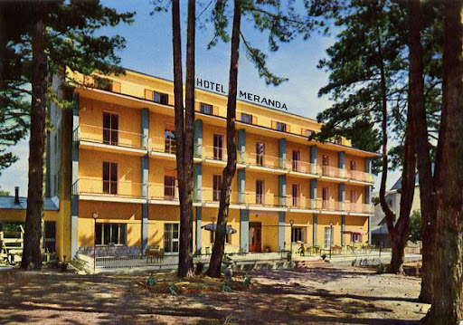 Cartes Postales Pop et Kitsch des années 50, 70 et 70 A week-end in the country / Un week-end à la campagne