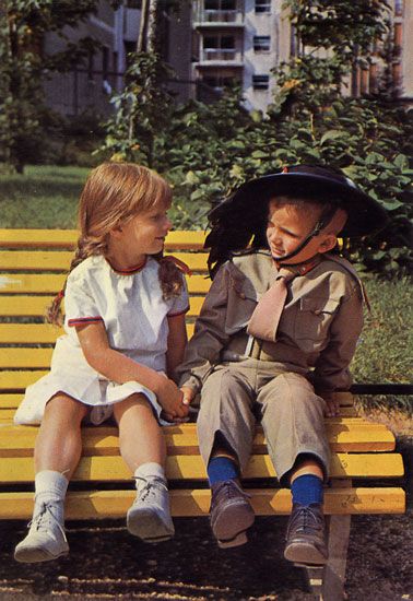 Cartes Postales Pop et  Kitsch des années 50, 70 et 70 Bride of Child soldiers/ La Fiancée des Enfants soldats