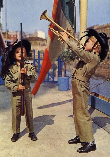 Cartes Postales Pop et  Kitsch des années 50, 70 et 70 Child soldiers/ Enfants soldats