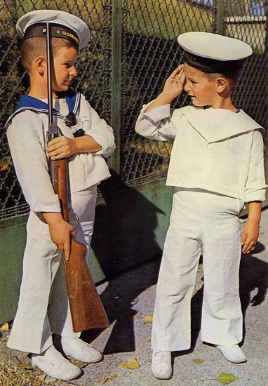 Cartes Postales Pop et  Kitsch des années 50, 70 et 70 Child soldiers/ Enfants soldats
