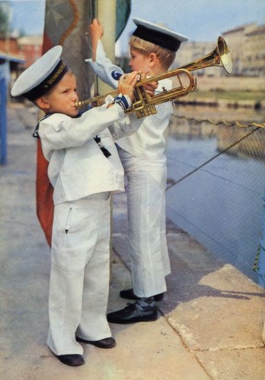 Cartes Postales Pop et  Kitsch des années 50, 70 et 70 Child soldiers/ Enfants soldats