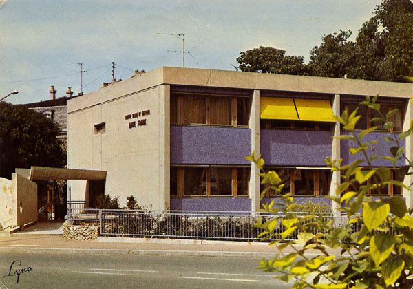 Cartes Postales Pop et Kitsch des années 50, 70 et 70 Back in town / De retour en ville