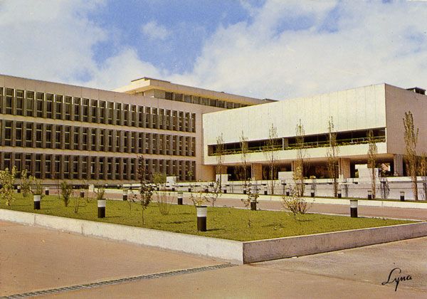 Cartes Postales Pop et Kitsch des années 50, 70 et 70 Back in town / De retour en ville