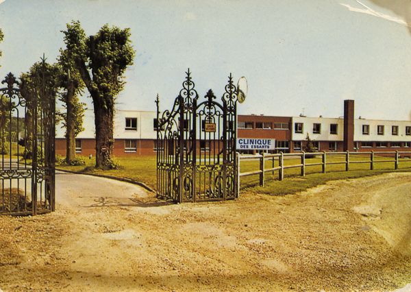Cartes Postales Pop et  Kitsch des années 50, 70 et 70 - Pop and kitsch vintage postcards from the fifties, the sixties and the seventies : Clinique des Essarts,Rue du mur crénelé, Les Essarts - 76350  GD COURONNE