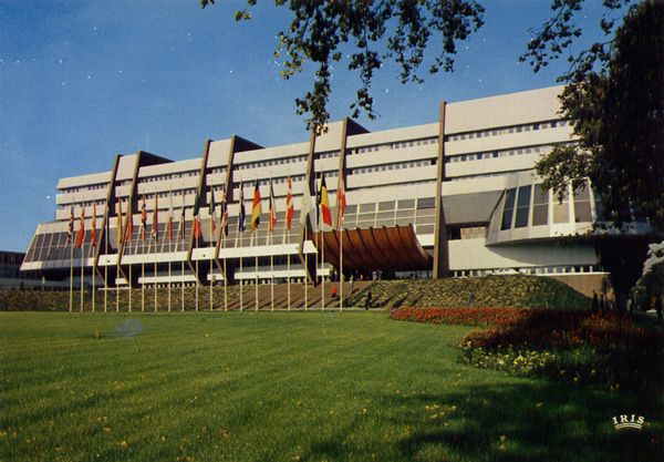 Cartes Postales Pop et  Kitsch des années 50, 70 et 70 - Pop and kitsch vintage postcards from the fifties, the sixties and the seventies : STRASBOURG (France)Palais de l'Europe, Siège du Conseil de l'Europe
