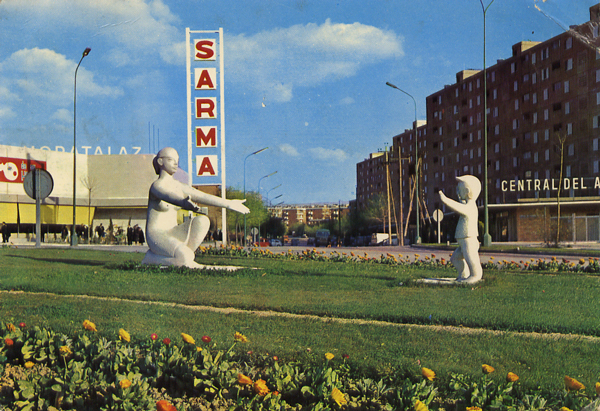 Cartes Postales Pop et Kitsch des années 50, 70 et 70 - Pop and kitsch vintage postcards from the fifties, the sixties and the seventies : MADRID Quartier de Moratalaz