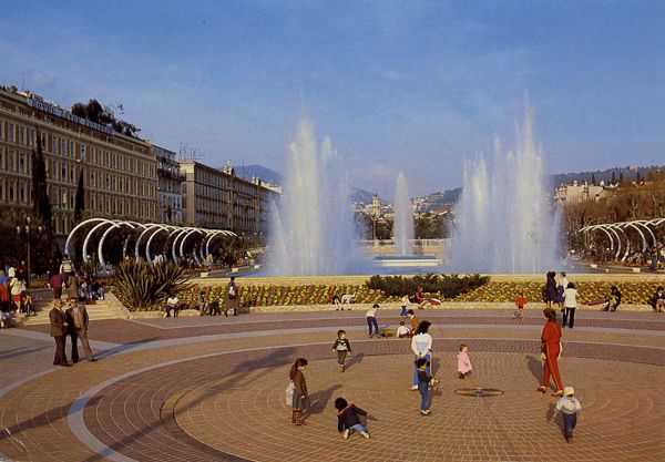 Cartes Postales Pop et  Kitsch des années 50, 70 et 70 - Douceur de vivre : COTE D'AZUR / FRENCH RIVIERA NICE (Alpes Maritimes) Les nouveaux jardins de l'Esplanade du Paillon