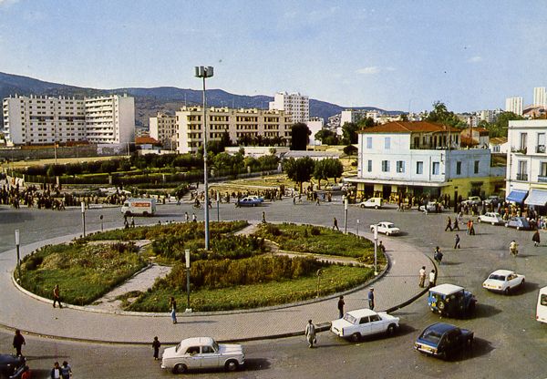 Cartes Postales Pop et  Kitsch des années 50, 70 et 70 - Douceur de vivre : ANNABA Place Nouri