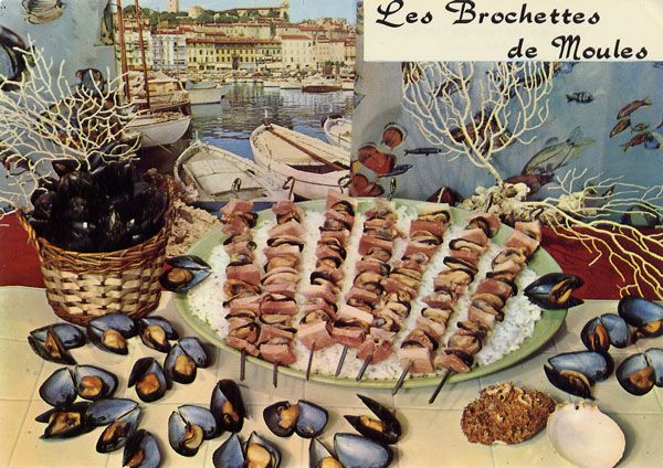 Cartes Postales Pop et  Kitsch des années 50, 70 et 70 - Pop and kitsch vintage postcards from the fifties, the sixties and the seventies : A table !? / Regrettable food