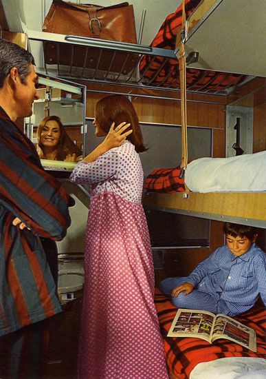Cartes Postales Pop et  Kitsch des années 50, 70 et 70 - Pop and kitsch vintage postcards from the fifties, the sixties and the seventies : Bon voyage !