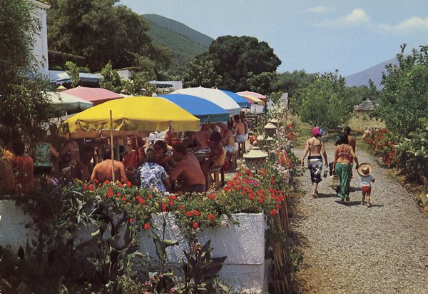 Cartes Postales Pop et Kitsch des années 50, 70 et 70 - Pop and kitsch vintage postcards from the fifties, the sixties and the seventies : AIYION - Club Méditerranée