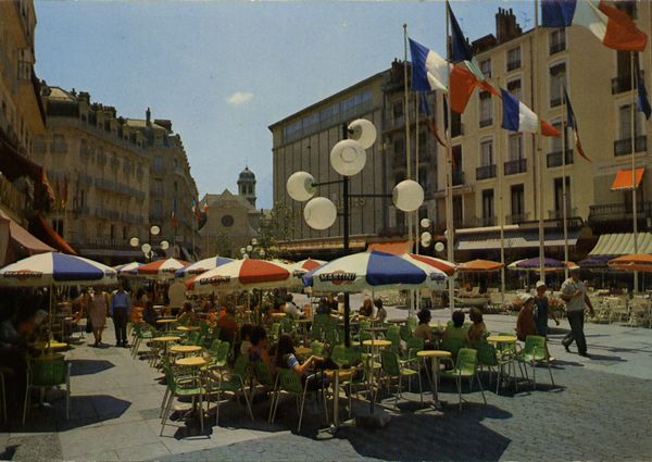 Cartes Postales Pop et Kitsch des années 50, 70 et 70 - Pop and kitsch vintage postcards from the fifties, the sixties and the seventies : GRENOBLE Place Grenette