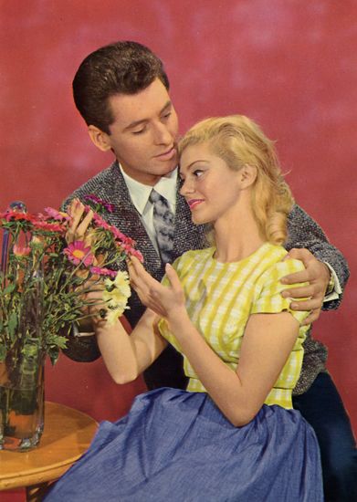 Cartes Postales Pop et  Kitsch des années 50, 70 et 70 - Pop and kitsch vintage postcards from the fifties, the sixties and the seventies : L'amour, encore et toujours