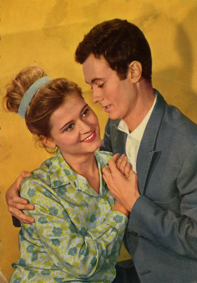 Cartes Postales Pop et  Kitsch des années 50, 70 et 70 - Pop and kitsch vintage postcards from the fifties, the sixties and the seventies : L'amour, encore et toujours