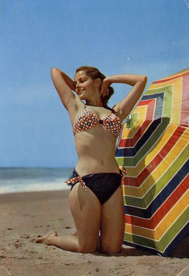 Cartes Postales Pop et  Kitsch des années 50, 70 et 70 - Pop and kitsch vintage postcards from the fifties, the sixties and the seventies : Tous à la plage