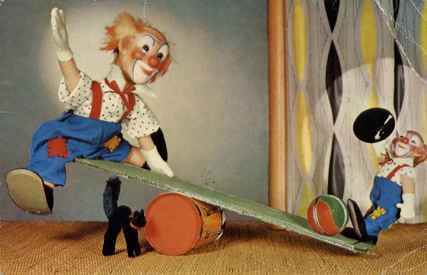 Cartes Postales Pop et  Kitsch des années 50, 70 et 70 - Pop and kitsch vintage postcards from the fifties, the sixties and the seventies : Le retour des poupées