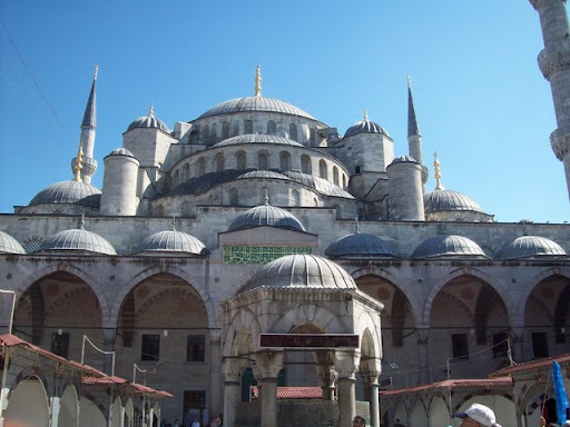 Na foto, a Mesquita Azul . Esta é um dos principais monumentos religiosos de Istambul