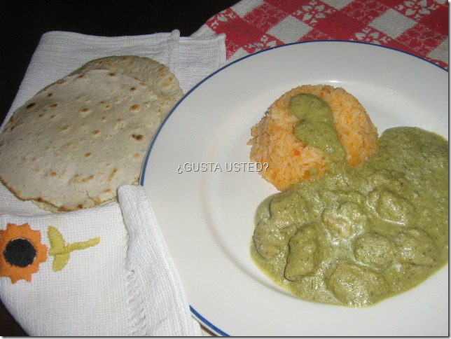 MOLE VERDE TORTILLAS DE MAÍZ MOLE VERDE TORTILLAS DE MAÍZ