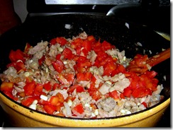 AGREGA EL TOMATE Y REVUELVE AGREGA EL TOMATE Y REVUELVE