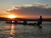 pirogue au coucher du soleil.JPG