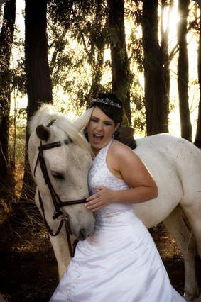 Bride with horse - Joretha Taljaard Wedding Photography