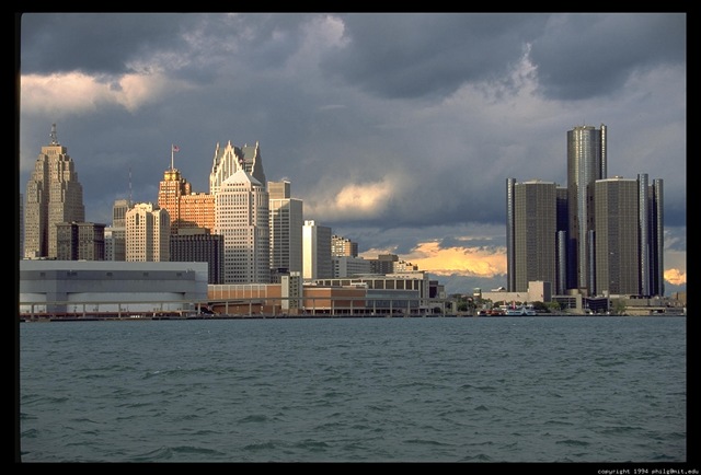 [detroit-skyline-tight-2_4[5].jpg]