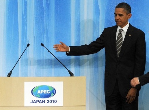 [big guy introduces his shadow who will be addressing APEC[6].jpg]