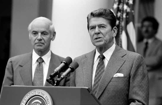 [Reagan_speaks_on_air_traffic_controllers_strike_1981[4].jpg]