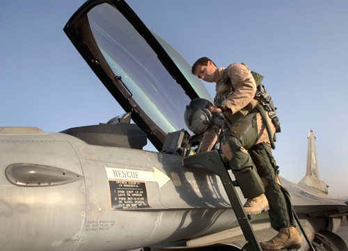 [F-16-vlieger-01[3].jpg]