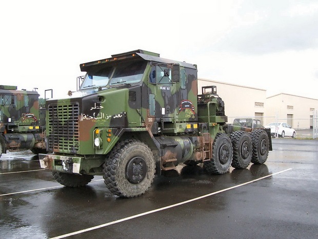 [M1070 Heavy Equipment Transporter 01[2].jpg]