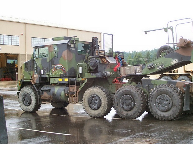 [M1070 Heavy Equipment Transporter 06[2].jpg]