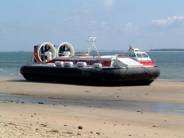 [Hovercraft Civilian and Military Applications 05[2].jpg]