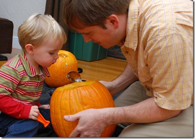 2009-10-30 Myron Pumpkin Carving 017
