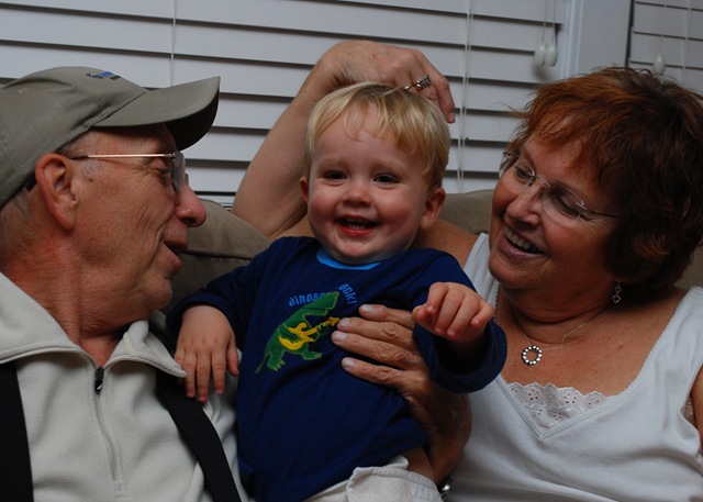 [20091101MyronwithPapaGmaGracie021cro[2].jpg]