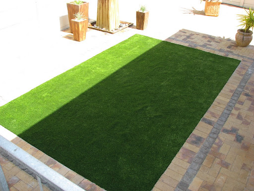 synthetic lawn landscaping