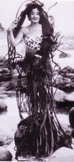 [Mauja Mallo con manto de algas-Chile ca1945[7].jpg]