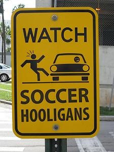 [200905_soccer-hooligans[3].jpg]
