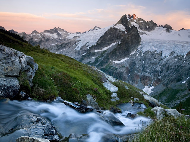 Dome%20Peak%20and%20the%20Outlet%20of%20White%20Rock%20Lakes%20at%20Sunrise%2C%20Glacier%20Peak%20Wilderness%2C%20Washington