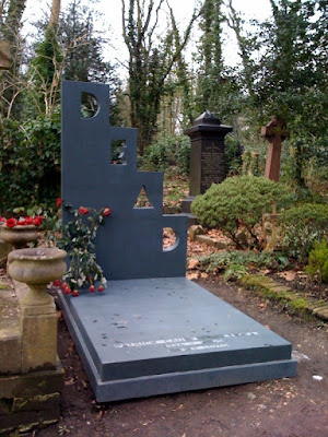 Grave with the word DEAD on it in Highgate Cemetery in London