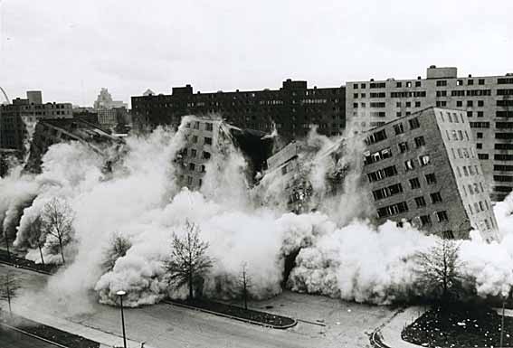 [Pruitt-Igoe-collapses[6].jpg]