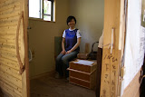 ちゃんとコンポストトイレの見学と勉強もしてきました。
便座は2つありますが、一人用です。
小専用、大専用で分かれています。
使ったティッシュは中央の箱に入れます。
大をした後は落ち葉を入れて処理します。