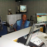 divulgando na rádio.JPG